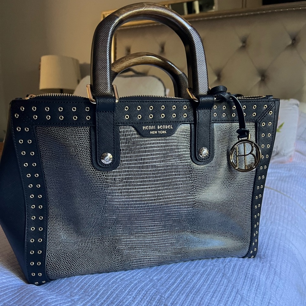 Mint condition Henri Bendel purse